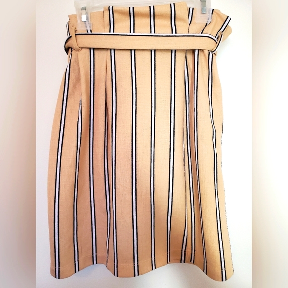 High Waist Button Skirt with Belt - Picture 2 of 2